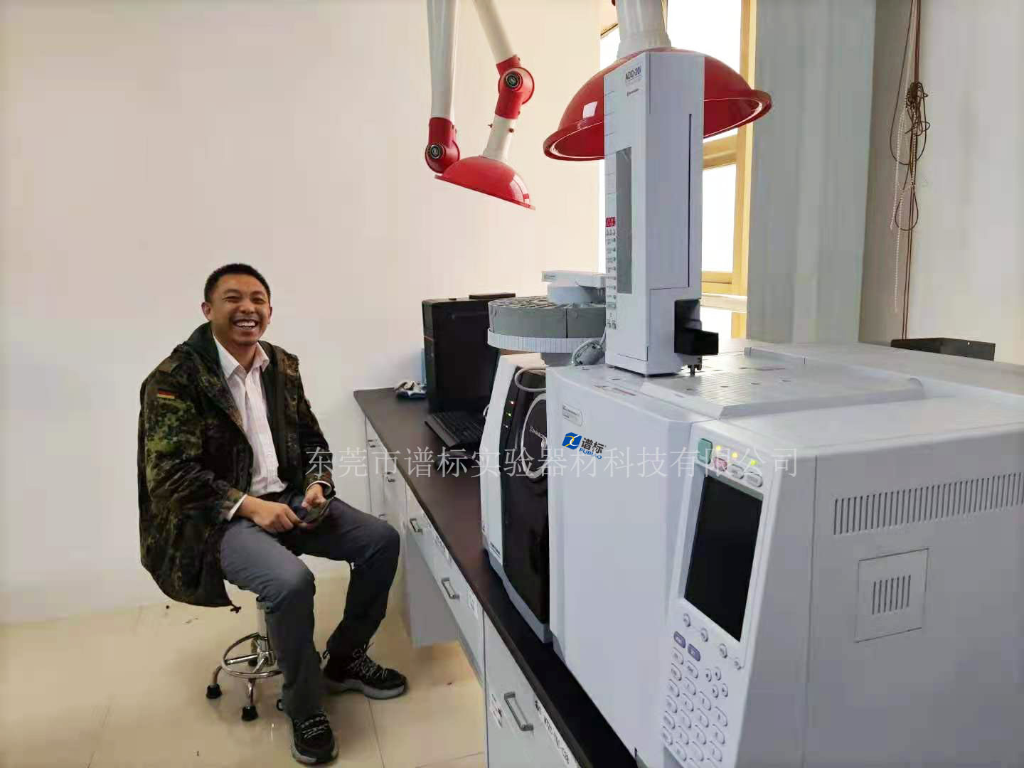 4月25日，安排到烏魯木齊檢測公司安裝調(diào)試ICPMS,GCMSMS,頂空，熱解吸，吹掃鋪集等儀器