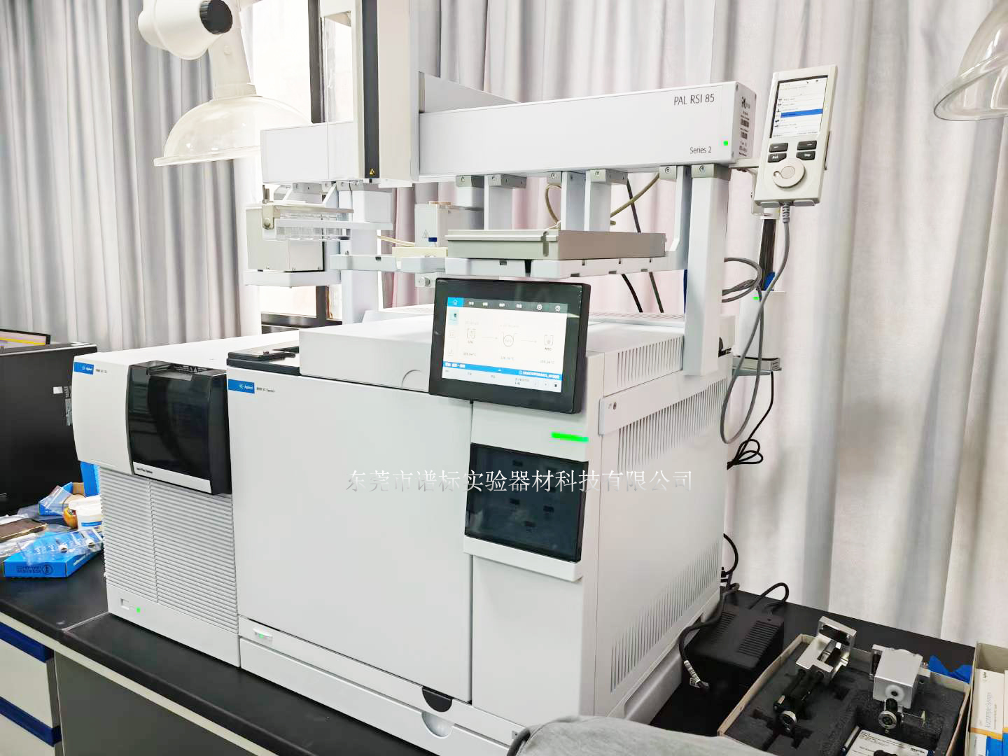 安捷倫氣質(zhì)聯(lián)用儀8890-7000E于16日在廣東安裝調(diào)試用于有機(jī)物的分離和定性分析/定量分析